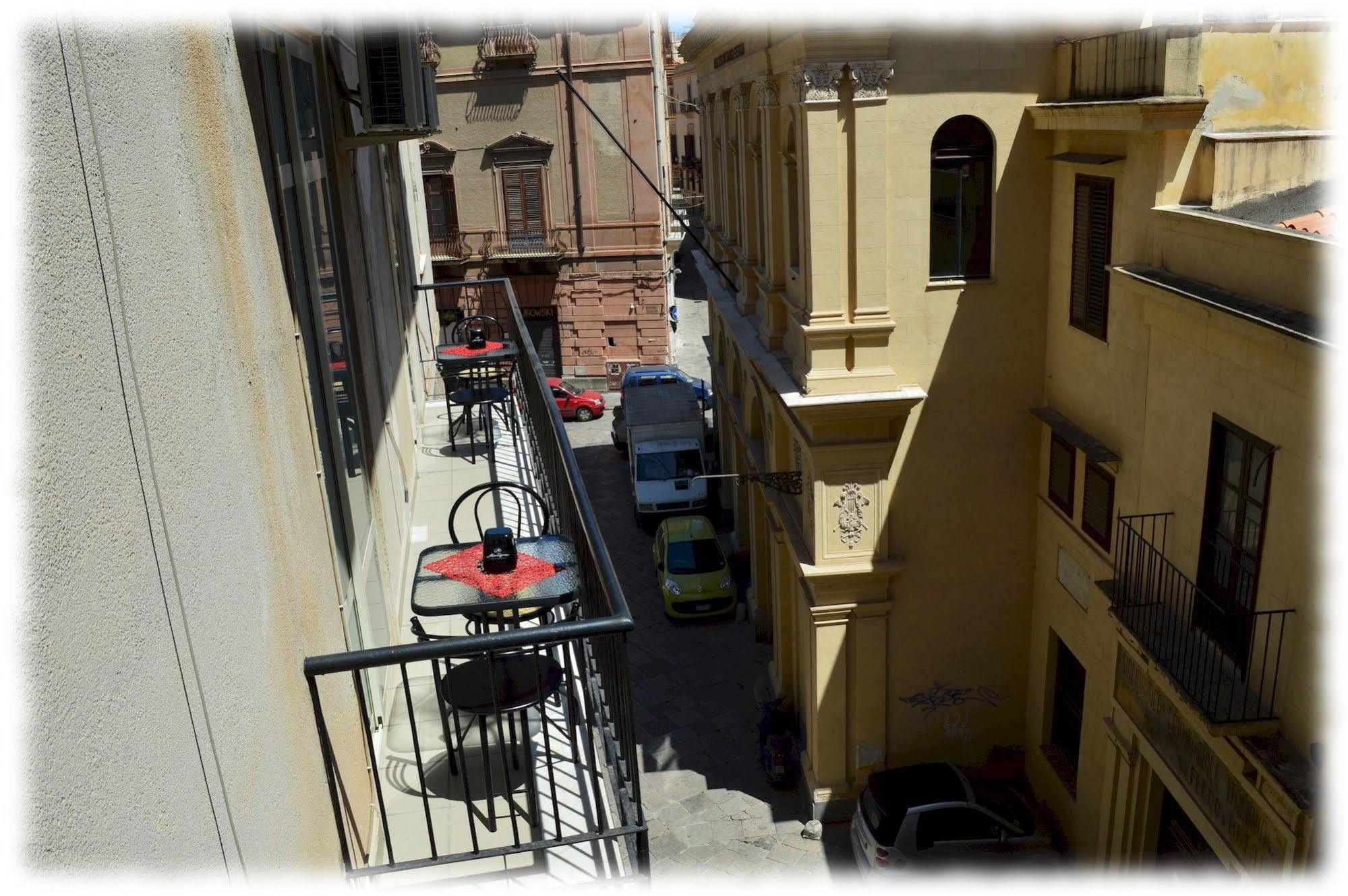 Hostel Josef ปาแลร์โม ภายนอก รูปภาพ