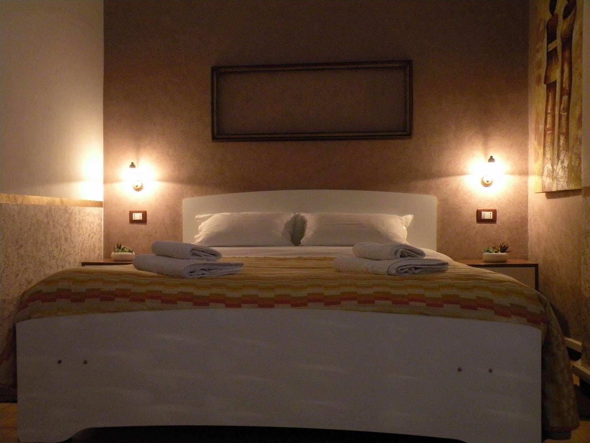 Hostel Josef ปาแลร์โม ภายนอก รูปภาพ