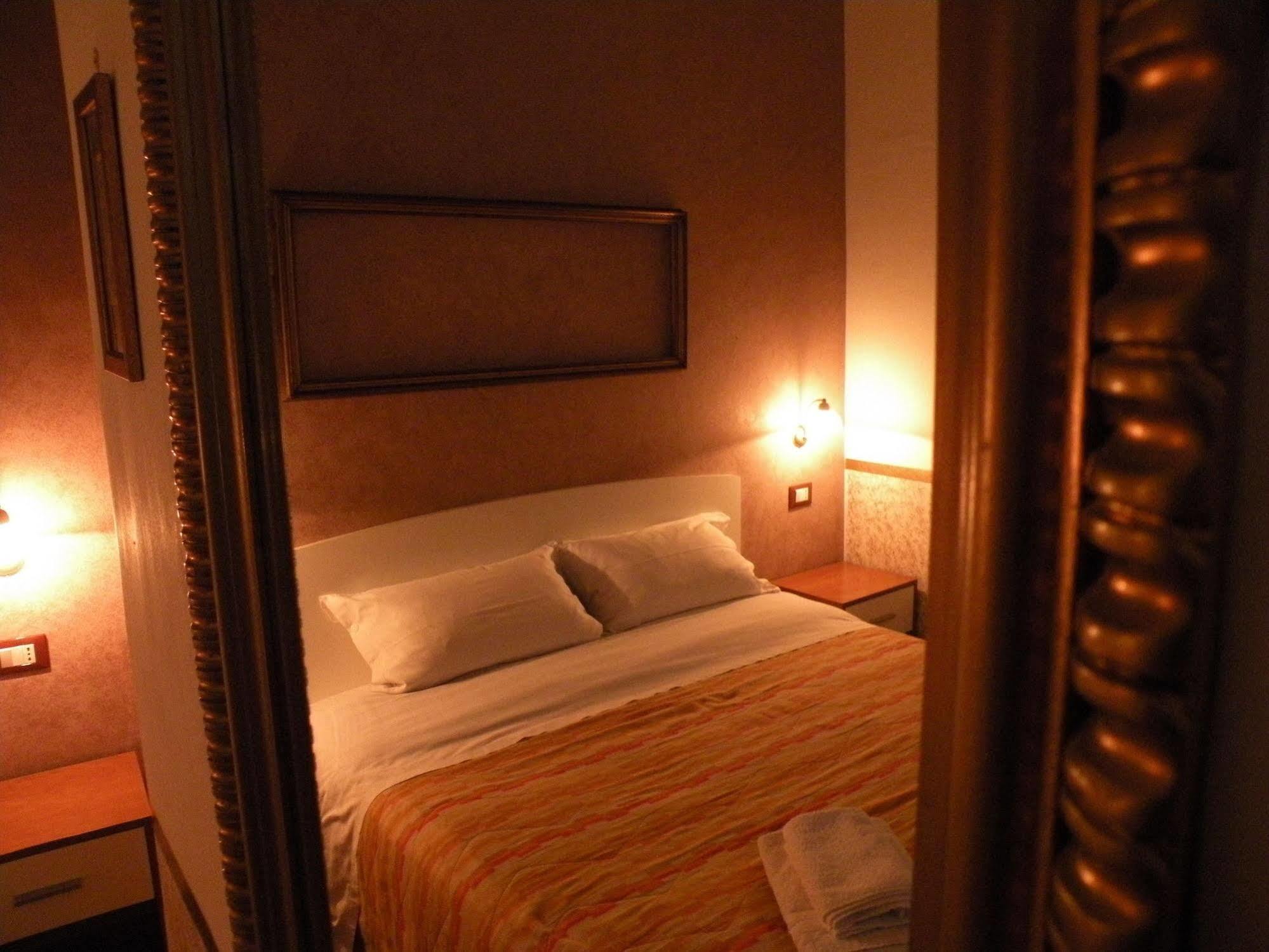 Hostel Josef ปาแลร์โม ภายนอก รูปภาพ