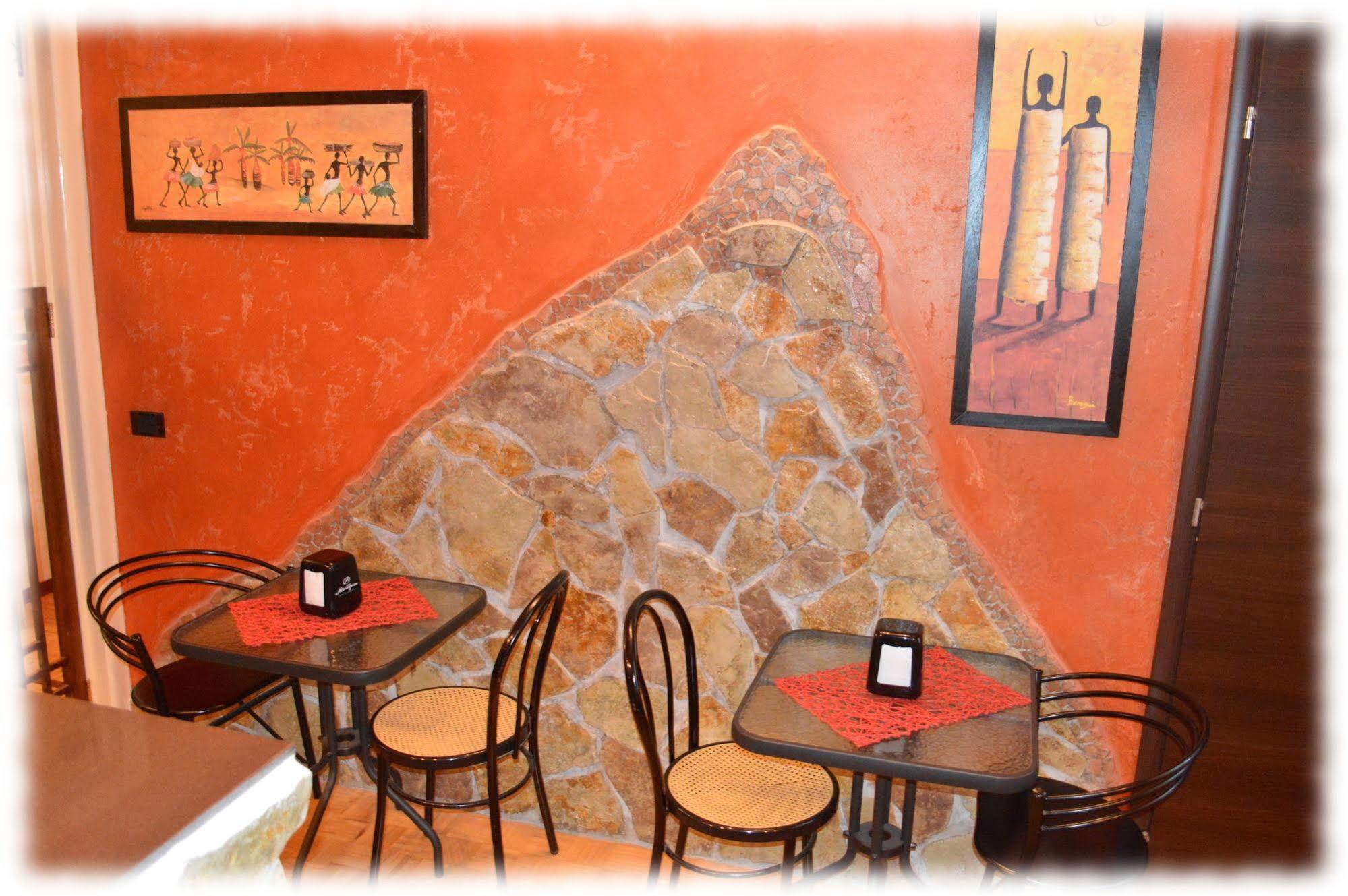 Hostel Josef ปาแลร์โม ภายนอก รูปภาพ
